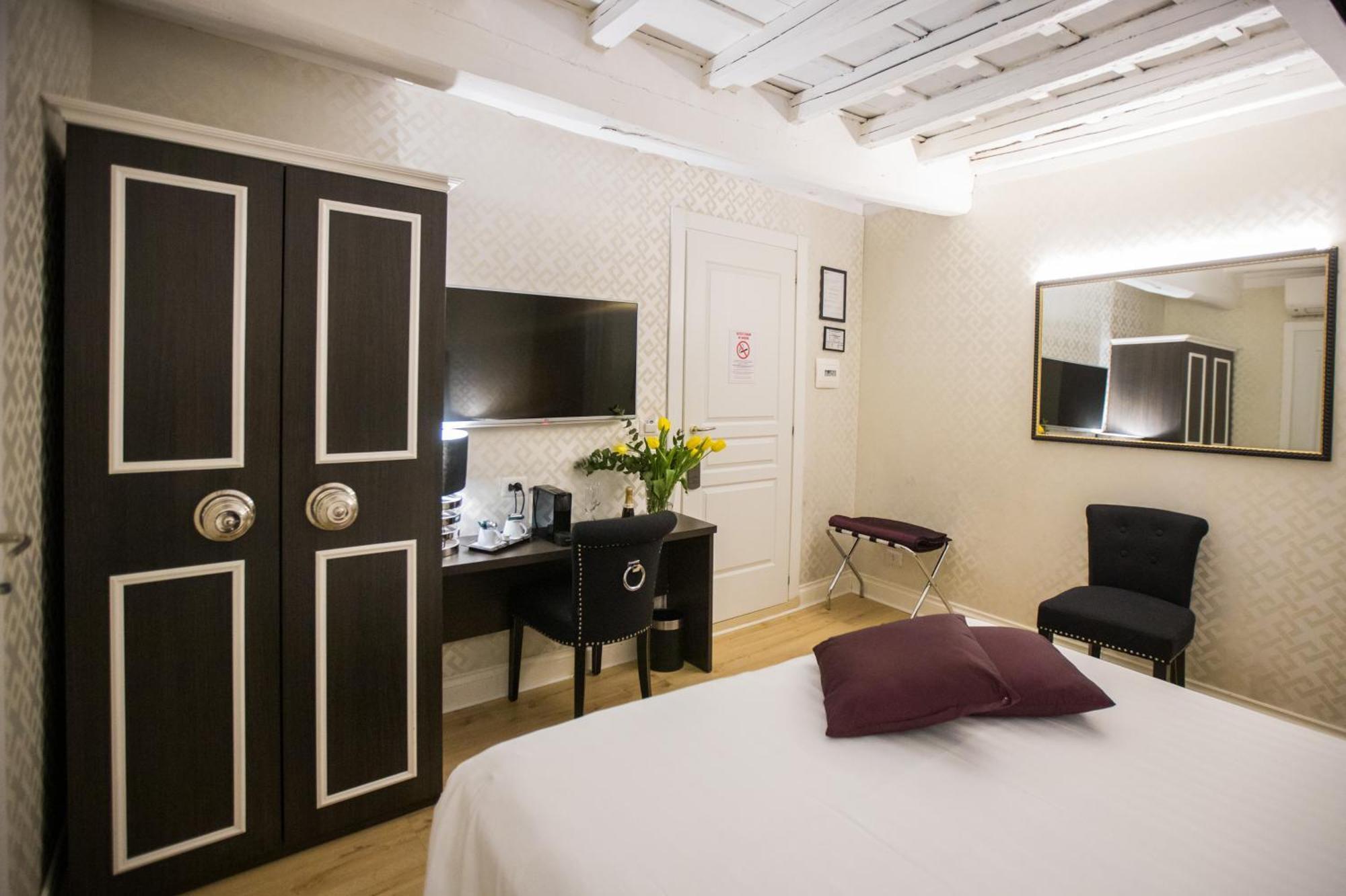 มิแนร์วา เรอแล Bed & Breakfast โรม ภายนอก รูปภาพ